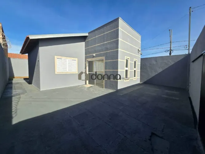 Casa Residencial à venda em Uberaba/MG  2 quartos, 2 vagas (Antônio Caiado)