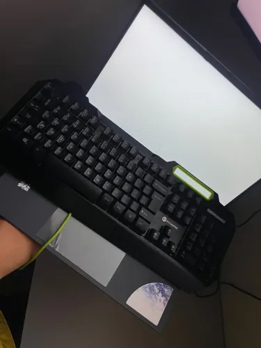 Teclado gamer verde neon