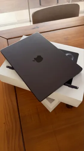 Macbook Pro M5 - 16GB/512GB - 14 Polegadas