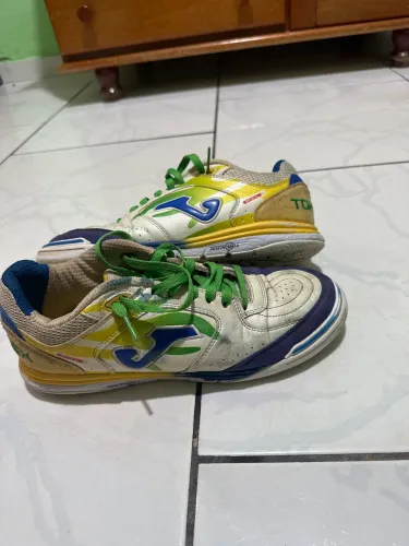 Vende- se Joma top flex rebound ferrão, tamanho: 41. Usado 3 vezes apenas