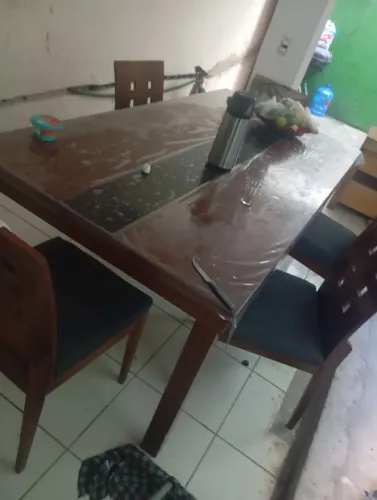 Mesa de madeira 8 cadeiras