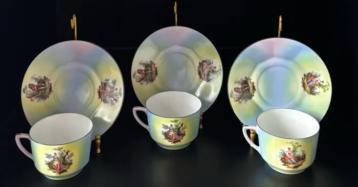 Xícaras de porcelana 