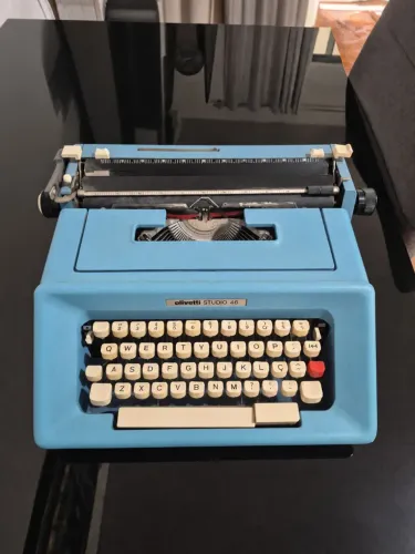 Máquina de escrever Olivetti Studio 46