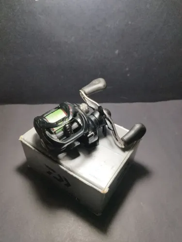 Carretilha Daiwa Fuego CT 100