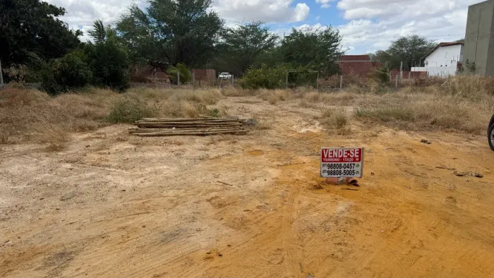 Terreno em condomínio fechado