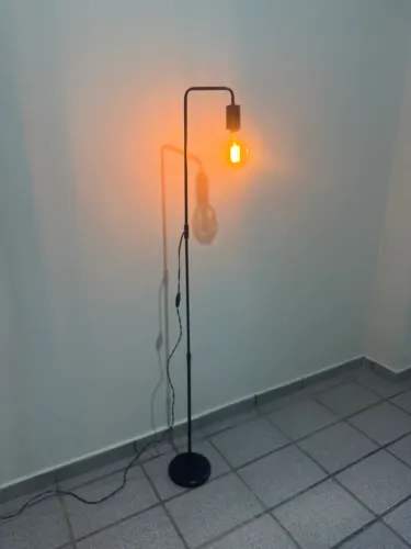 Luminária de Chão Estilo Retrô
