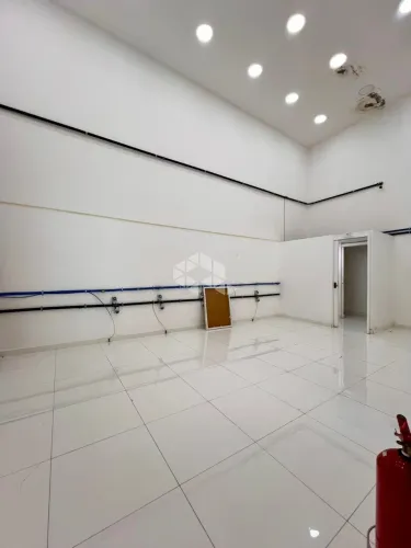 Galpão com 244 m² na Parada Inglesa