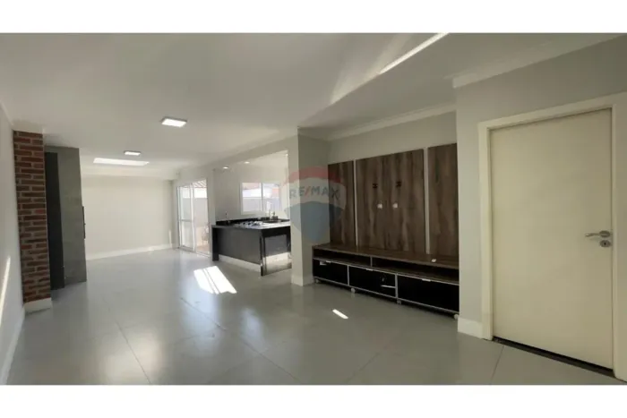 Casa em Condomínio à Venda em Sorocaba-SP, Vila Rica: 3 Quartos, 2 Salas, 2 Banheiros, 2 V
