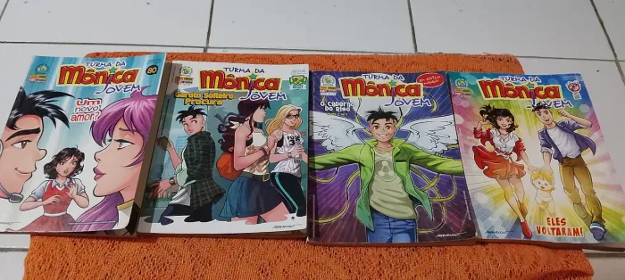 Coleção de de gibis turma da Monica jovem