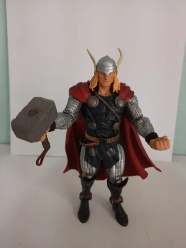 Boneco Thor da Marvel select 2012