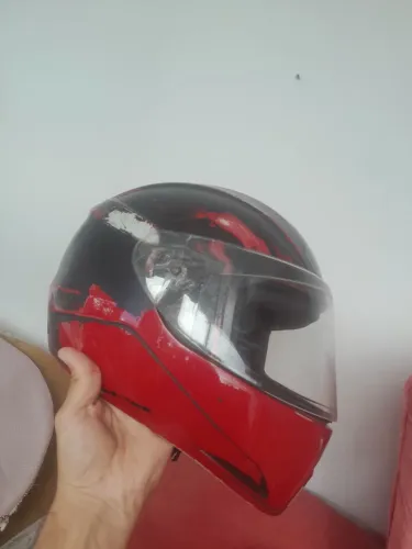 Capacete usado