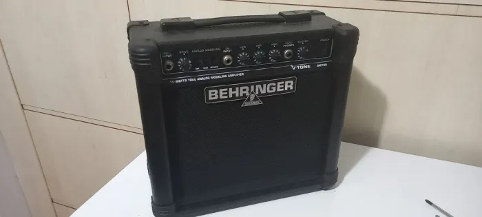 INCRíVEL ! Amplificador Behringer V-Tone GM108