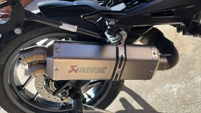 Escapamento Akrapovic Bajaj Dominar 400/250