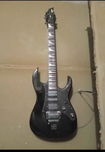 Vendo guitarra mg330 e pedaleira Zoom G1