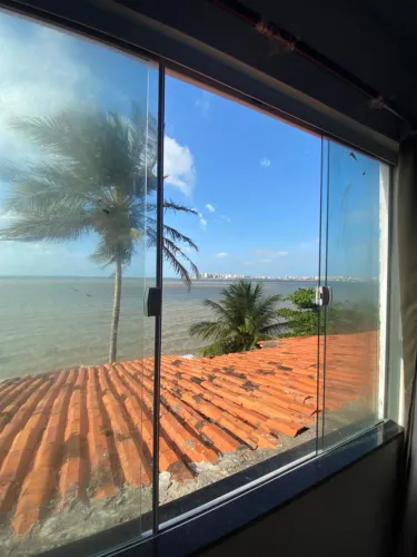 CASA MOBILIADA FRENTE AO MAR/PORDOSOL