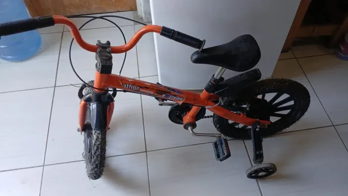 3 bicicletas uma adulta e duas infantil por 900