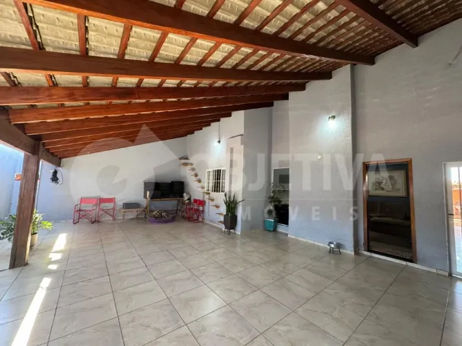 Casa à venda, 3 quartos, 1 suíte, 5 vagas, SANTA MONICA - UBERLANDIA/MG