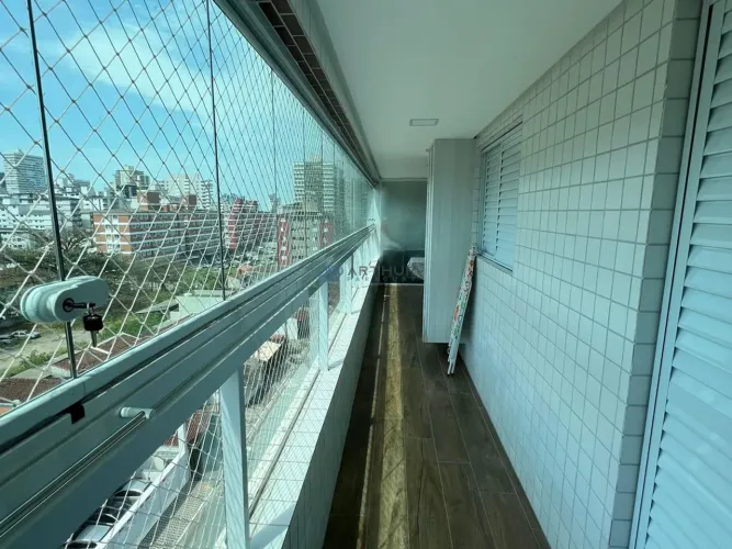 Apartamento à Venda em Praia Grande com 2 quartos, 2 banheiros, 1 vaga e 70m²