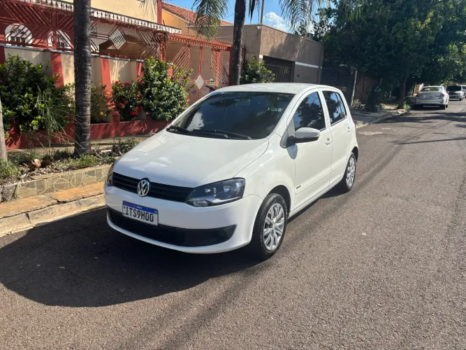 Volkswagen Fox 1.0 MI Total Flex 8V 5P 2012