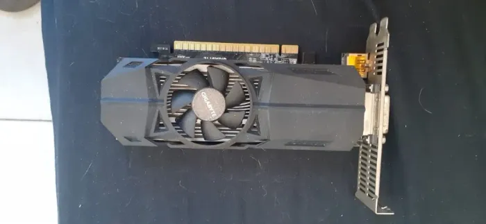Placa de video Gigabyte GTX 1050 ti 