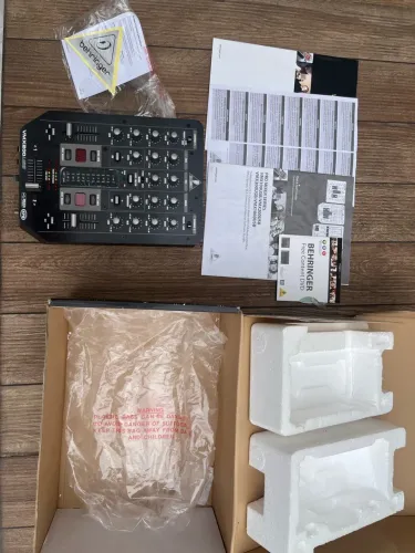 Pro Mixer VMX200USB Behringer - Novo