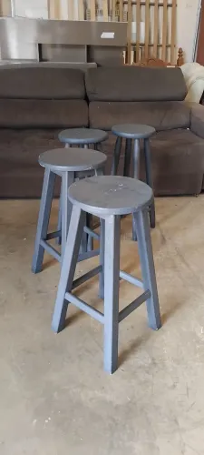 Vendo 4 banquetas USADAS 300 reais as 4 ENTREGA dentro de Uberlândia