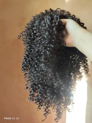Peruca cacheada média castanha