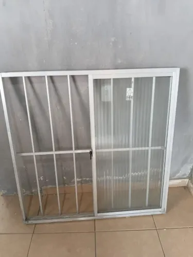 Janela de alumínio 1.20