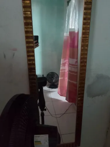 Vende se espelho parede ótimo que gosta porém algumas marcas uso