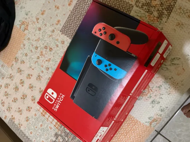 Nintendo Switch V2 destravado com Chip | Completo na Caixa | 128 GB | Excelente Estado