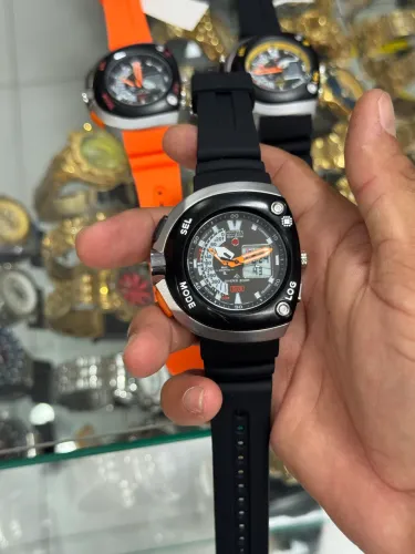 Relógio Citzen meia lua funcional