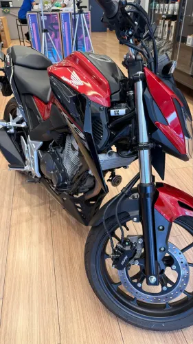Honda CB 300R apenas 200 km rodados
