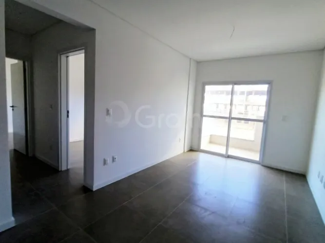 Apartamento com 2 quartos sendo 1 suíte com 107m² nos Ingleses do Rio Vermelho.