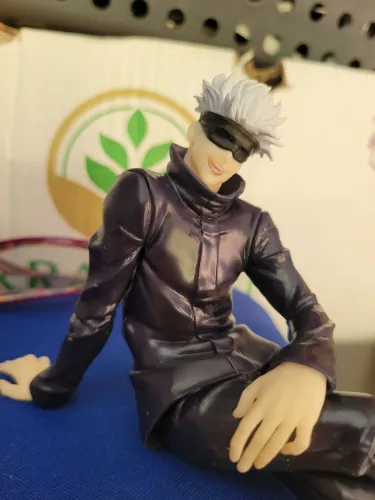 Action figure original jujutsu kaisen Gojo Satoru sentado