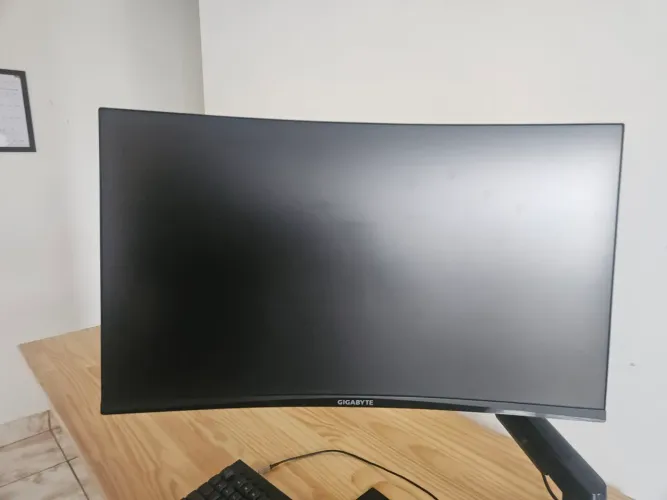 Monitor Curvo Gigabyte 27 polegadas Full HD 180Hz