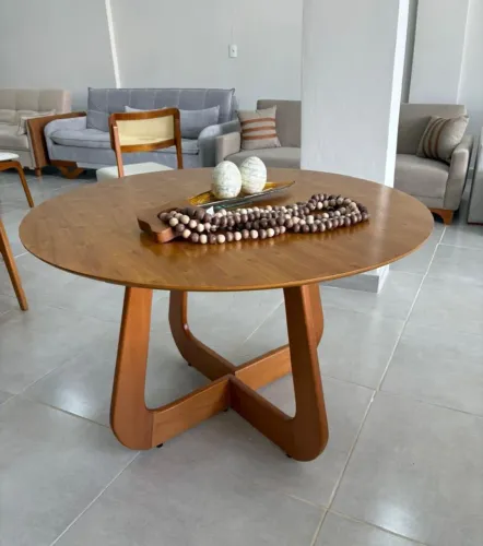 Mesa de jantar pés em madeira maciça laminada 1,35 diâmetro