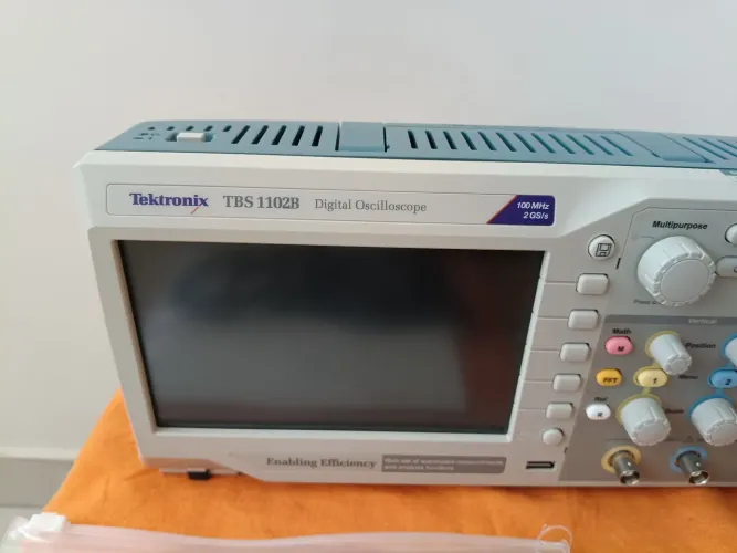 Osciloscópio 100Mhz