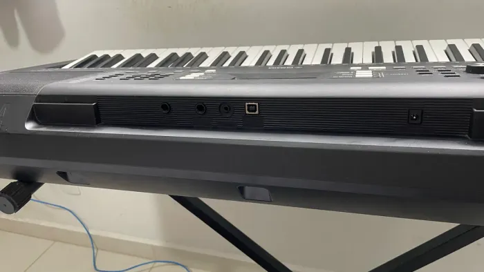 TECLADO Yamaha PSR-E373