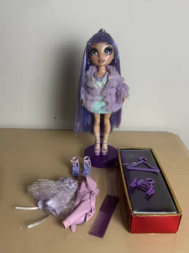 Boneca rainbow high violet