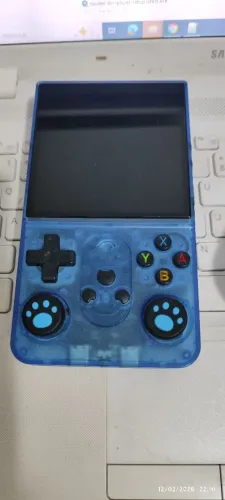 Vídeo game portátil R36S GT com cartão de memória falho