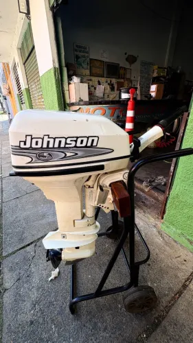 Motor de popa johnson 15 Ano 2001