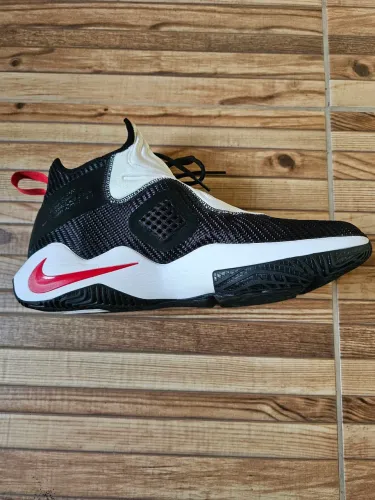 Tênis de basquete Nike Lebron Soldier XIV