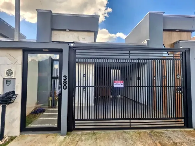 Casa moderna, com acabamento de alto padrão e pronta para morar!