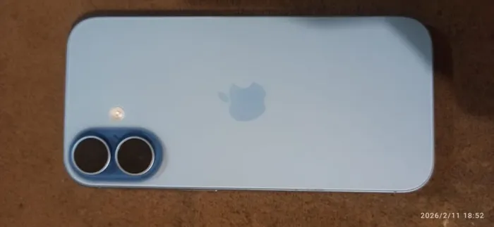 iPhone 17 azul sem detalhes com 2 meses de uso