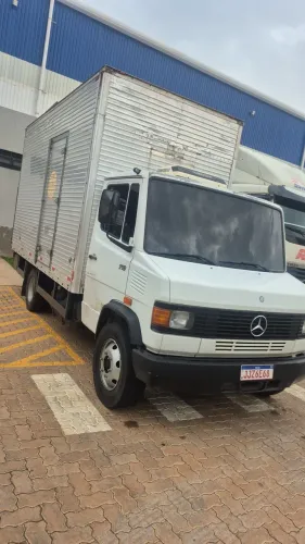 Caminhão 3/4 com rampa elevatória 