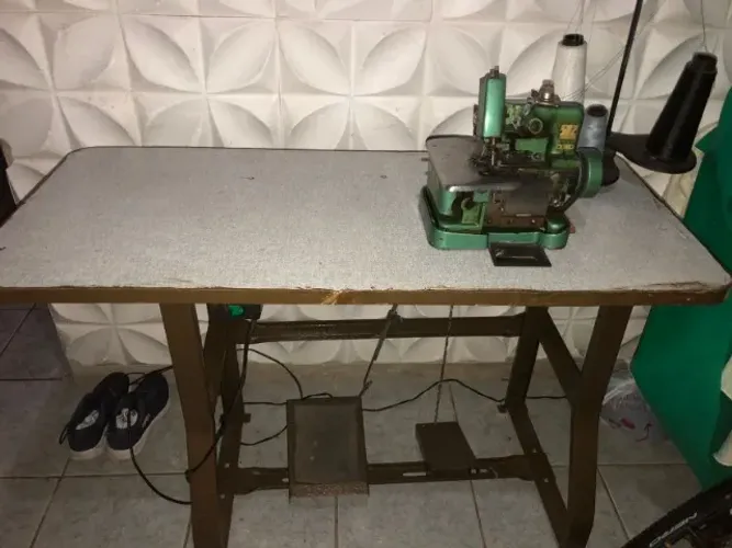 Máquina Overlock