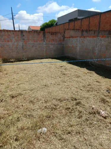 Jardinagem, roçada e podas.