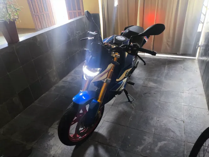 BMW G310 R