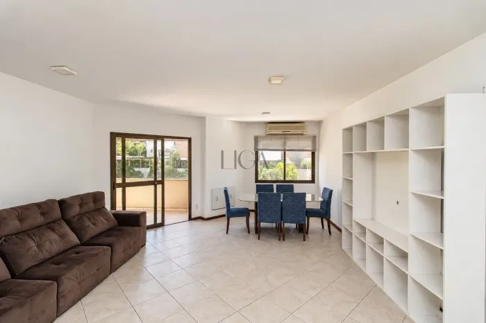 Belo, espaçoso e ensolarado apartamento para locação no Moinhos de Vento!