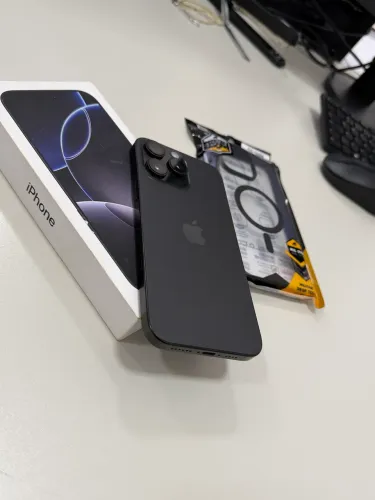 iPhone 16 Pro Max 256 GB - Acompanha capinha Gshield